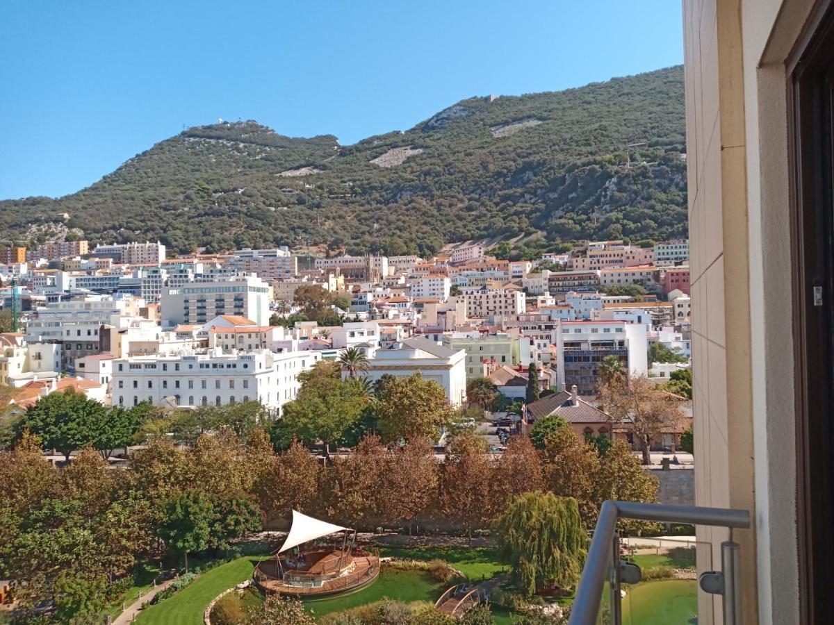 Kings Wharf Quay29 - Large Studio Apartment With 3 Pools - Gym - Rock Views - Holiday And Short Let Apartments In Gibraltár Kültér fotó