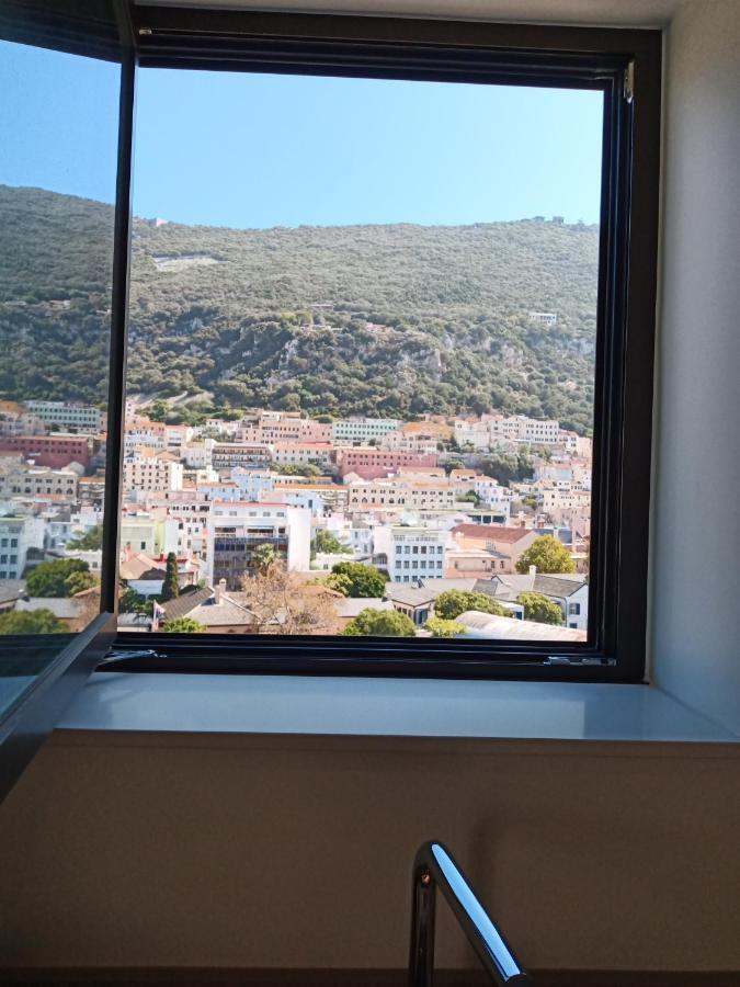 Kings Wharf Quay29 - Large Studio Apartment With 3 Pools - Gym - Rock Views - Holiday And Short Let Apartments In Gibraltár Kültér fotó