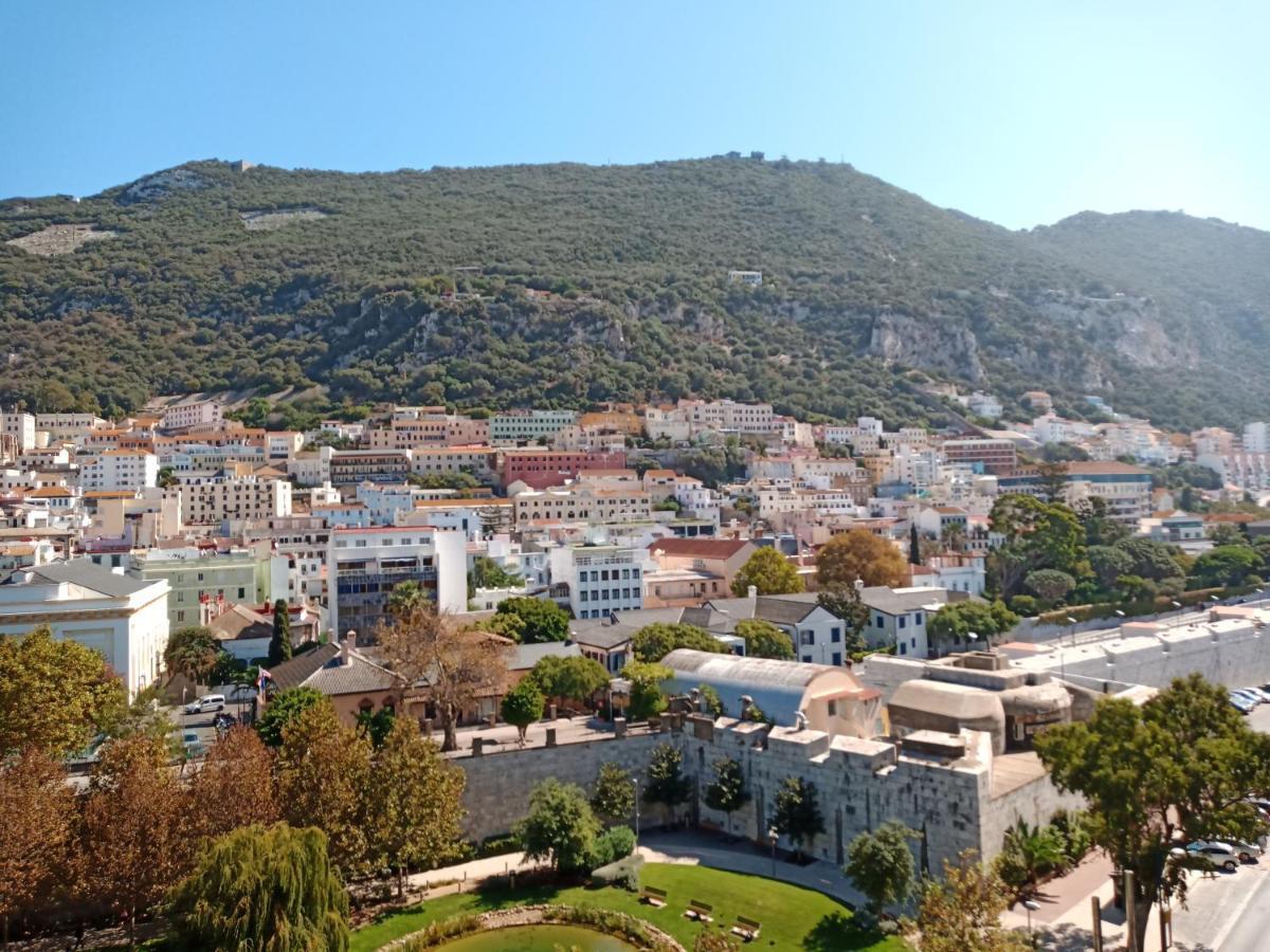 Kings Wharf Quay29 - Large Studio Apartment With 3 Pools - Gym - Rock Views - Holiday And Short Let Apartments In Gibraltár Kültér fotó